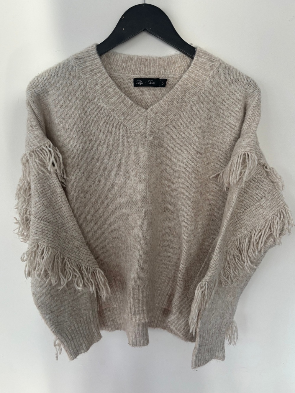 Lyla & Luxe Light Beige Fringe V-Neck Sweater sz small oversized